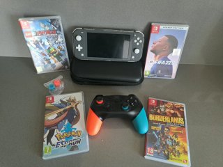 Nintendo Switch Lite + Funda + Mando + Juegos