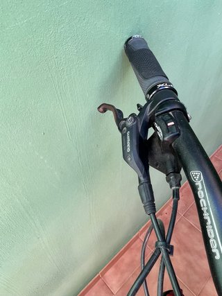 Bicicleta MTB Decathlon Rockrider negra.