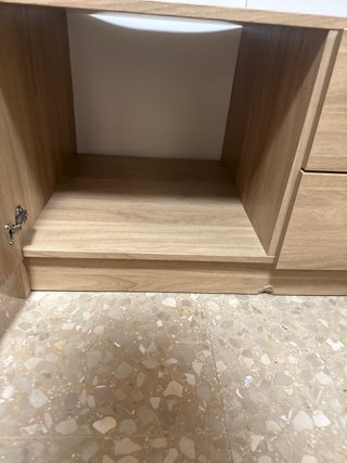 Armario de madera con cajones