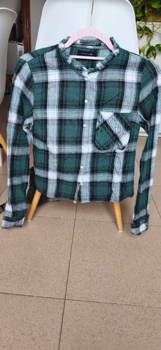 Camisa de cuadros verde y blanca