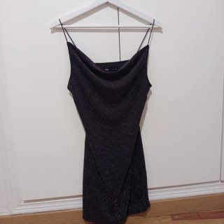 Vestido corto de fiesta Sinsay negro