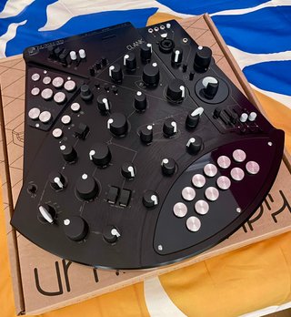 Clank Uranograph Sintetizador