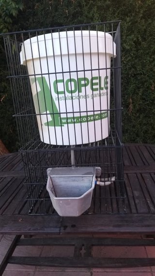 Bebedero para mascotas Copele 20-25L