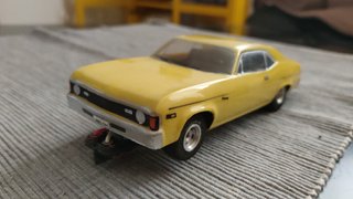Coche Slot Chevrolet Nova Amarillo