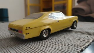 Coche Slot Chevrolet Nova Amarillo