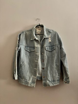 Chaqueta vaquera desgastada