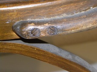 Silla antigua de madera para restaurar