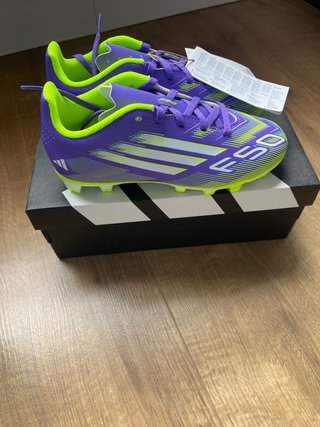 Botas de Fútbol niño. Adidas F50 Club Talla 33