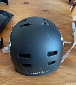 Protecciones y casco Skate