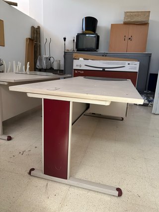 Escritorio oficina blanco patas burdeos