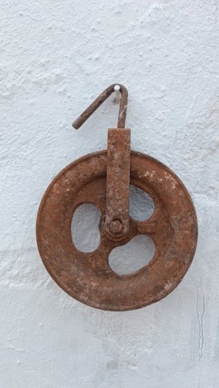 Carrillo di Mano e Chiavi Antiche
