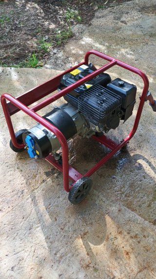 Generador eléctrico Powermate EM2800.