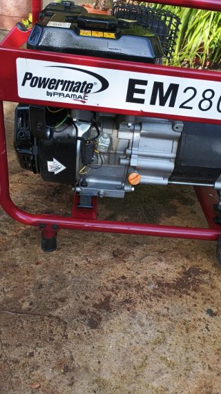 Generador eléctrico Powermate EM2800.