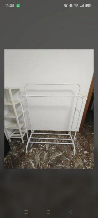 Burro de ropa blanco