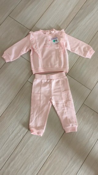 Completo rosa bambina con orlo a balze