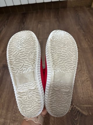 Zapatillas rojas Carrefour niño talla 30