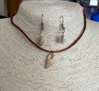 Gargantilla y Pendientes de Conchas
