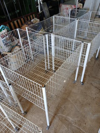Lote de cestas metálicas blancas