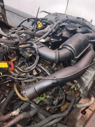 Motor y caja de cambios Renault Trafic 2.0 dCi 115