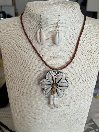 Conjunto de Gargantilla y Pendientes