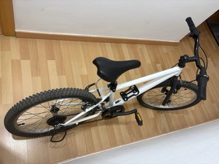 Bicicleta infantil blanca