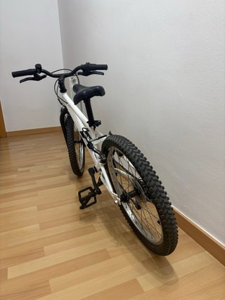 Bicicleta infantil blanca