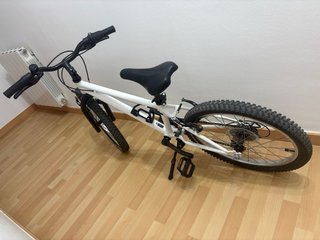 Bicicleta infantil blanca