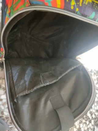 Mochila Totto con ruedas y diseño graffiti