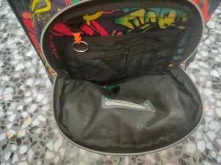 Mochila Totto con ruedas y diseño graffiti