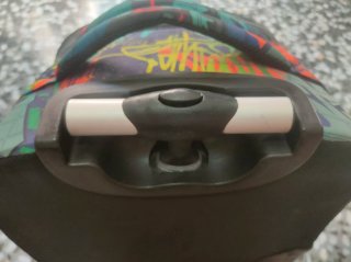 Mochila Totto con ruedas y diseño graffiti