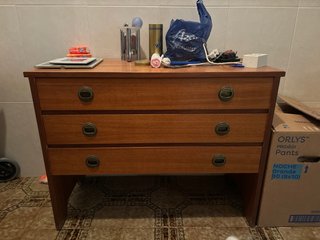 Cómoda de madera con 3 cajones
