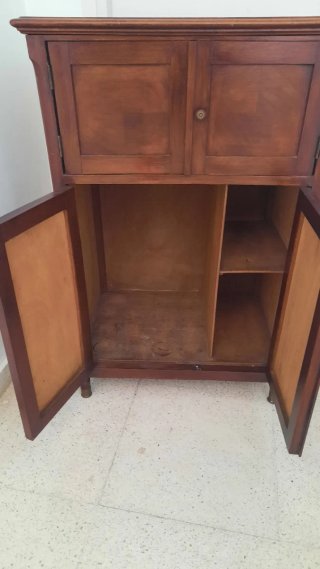 Mueble Tocadiscos Antiguo de Madera