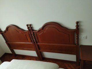 Dormitorio 2camas gemelas con mesita y escritorio