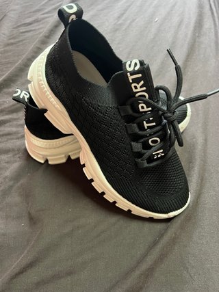 Zapatillas Deportivas Negras y Blancas