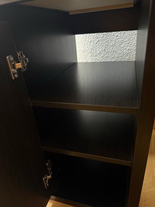 Escritorio de madera marrón