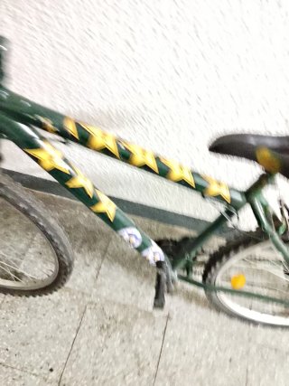 Bicicleta verde con estrellas