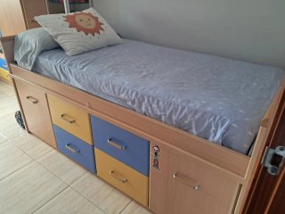 Cama individual con cajones