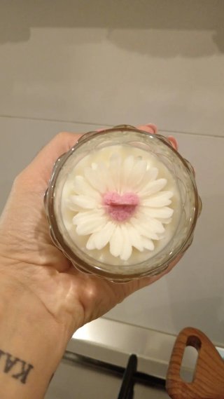 Candela floreale fatta a mano