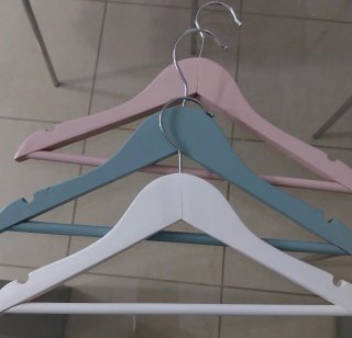 10 Perchas de Madera para Niños