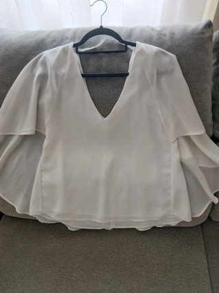Blusa tipo capa blanca
