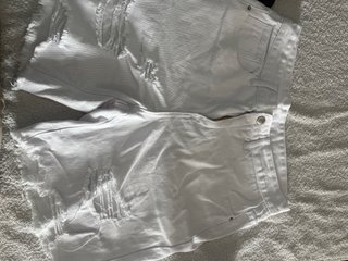 Bermudas Blancas Desgastadas