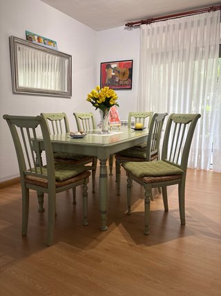 Conjunto de Comedor: Mesa y 6 Sillas