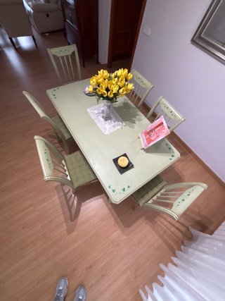 Conjunto de Comedor: Mesa y 6 Sillas