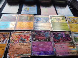 Lote Cartas Pokémon Prismatic Evolution + Latas
