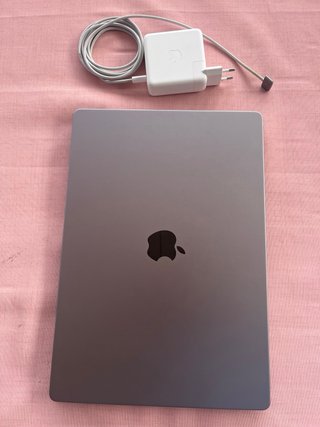 MacBook Pro 16 M1 Pro 99% bateria