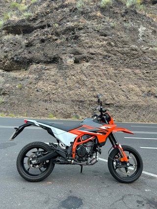 KTM SMC R 125 2025 Supermotard Naranja/Blanco