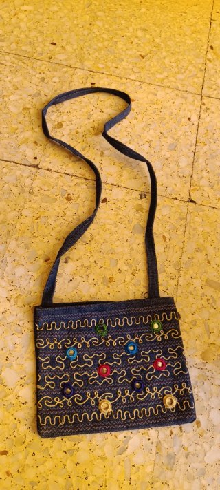 Bolso pequeño vaquero con bordados