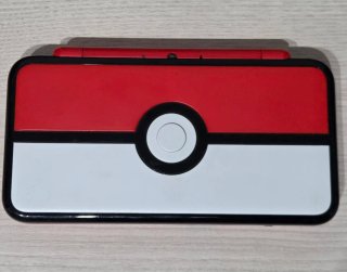 Nuovo Nintendo 2DS XL Edizione Poké Ball
