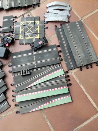 Lote Pistas y coche Scalextric y mas (no regateos)