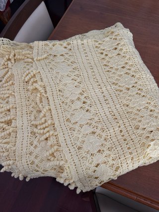 Manta crochet hecha a mano beige
